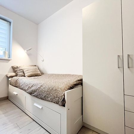 Ferienwohnung Walk To Park, Modern 2Bd Kitchen! Balcony, Parking Breslau Exterior foto