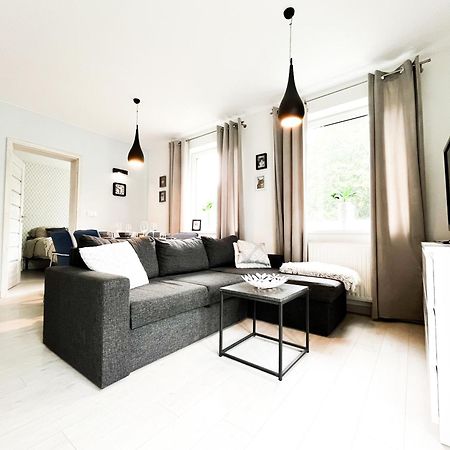 Ferienwohnung Walk To Park, Modern 2Bd Kitchen! Balcony, Parking Breslau Exterior foto