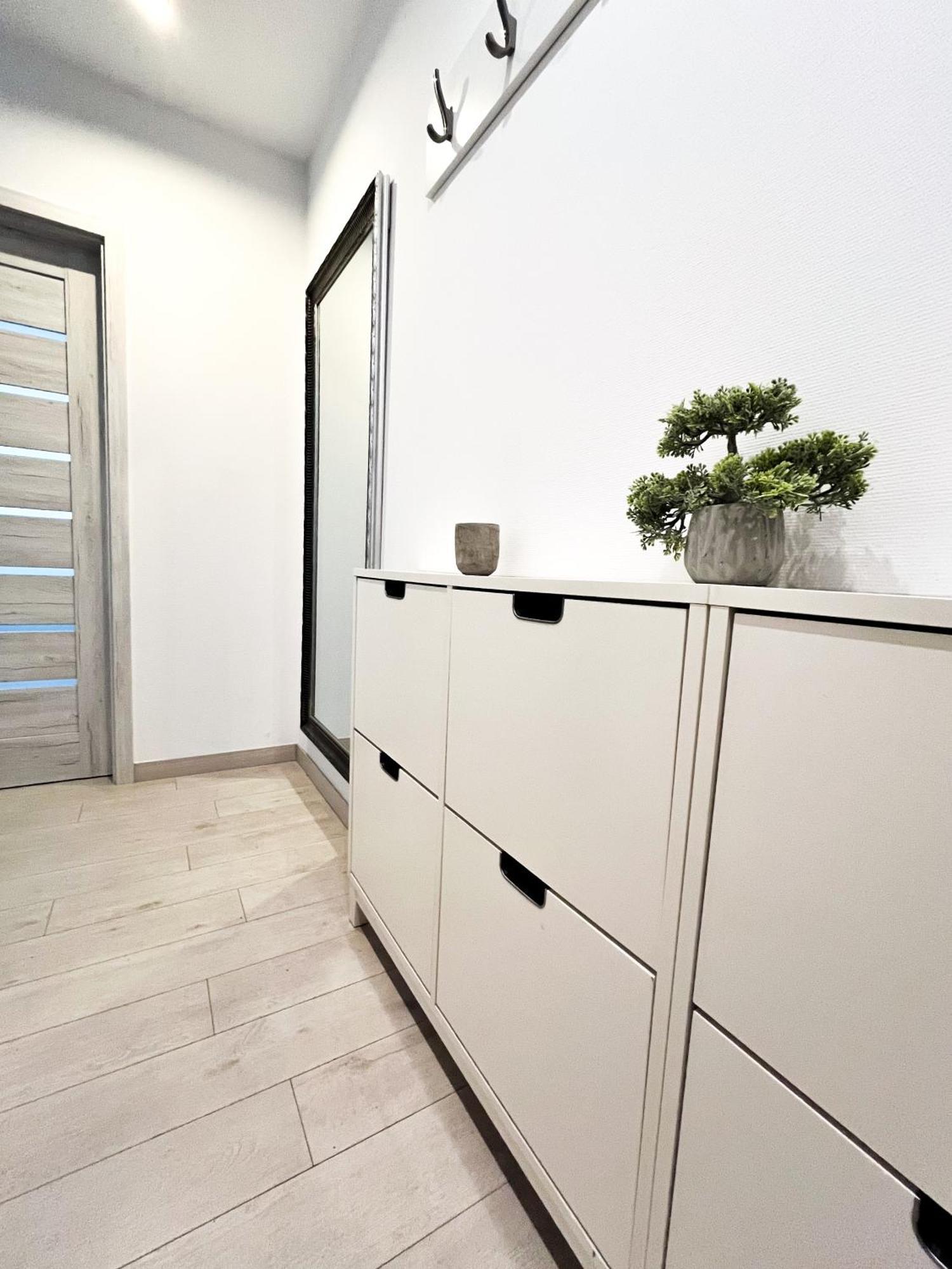 Ferienwohnung Walk To Park, Modern 2Bd Kitchen! Balcony, Parking Breslau Exterior foto