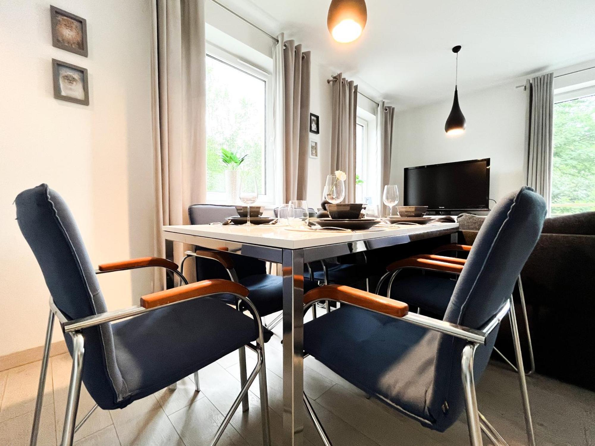 Ferienwohnung Walk To Park, Modern 2Bd Kitchen! Balcony, Parking Breslau Exterior foto