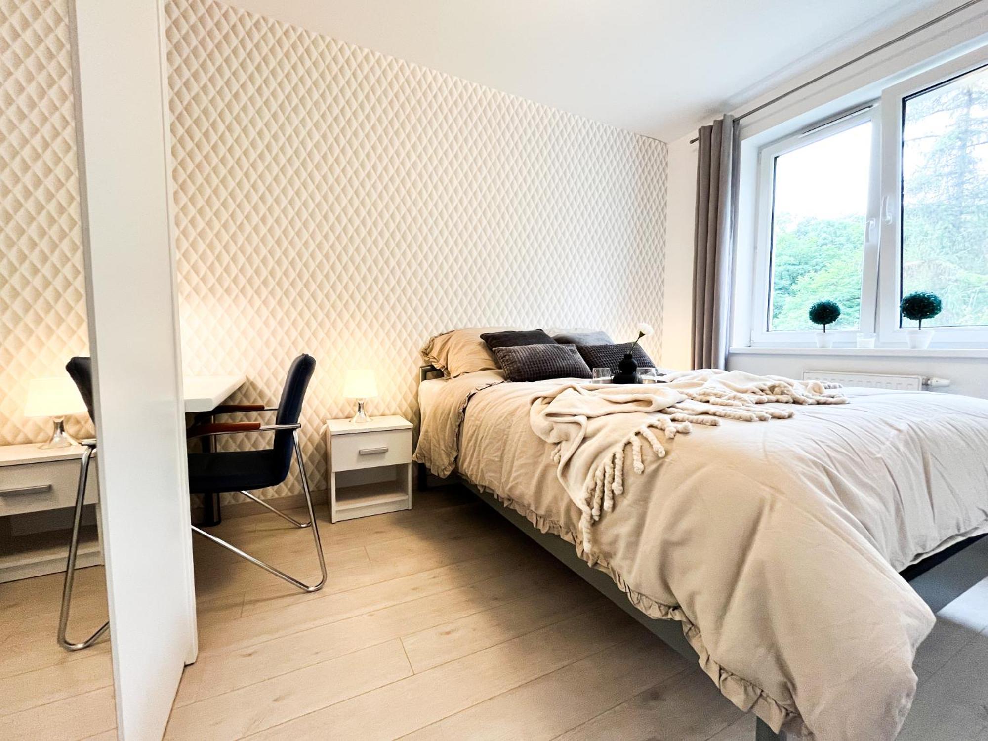 Ferienwohnung Walk To Park, Modern 2Bd Kitchen! Balcony, Parking Breslau Exterior foto
